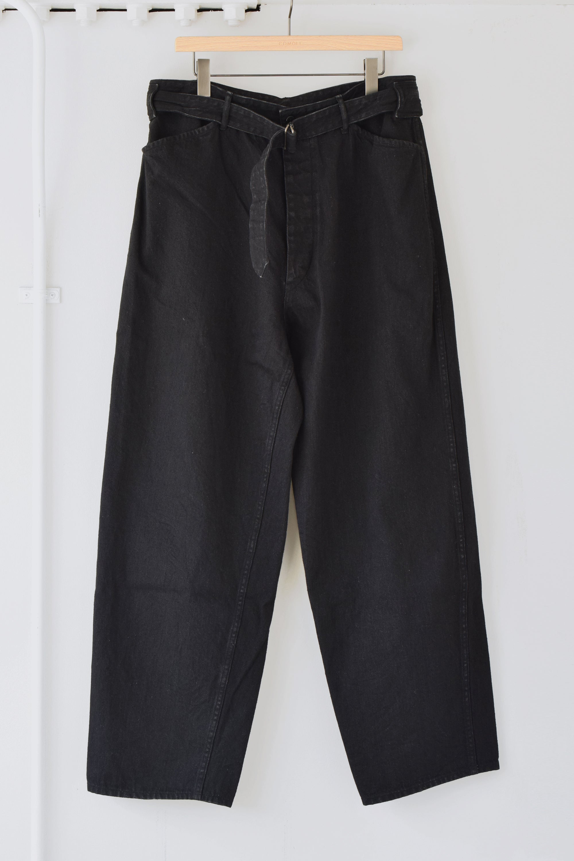 24SS COMOLI ベルテッドデニムパンツ ブラック サイズ2 - パンツ