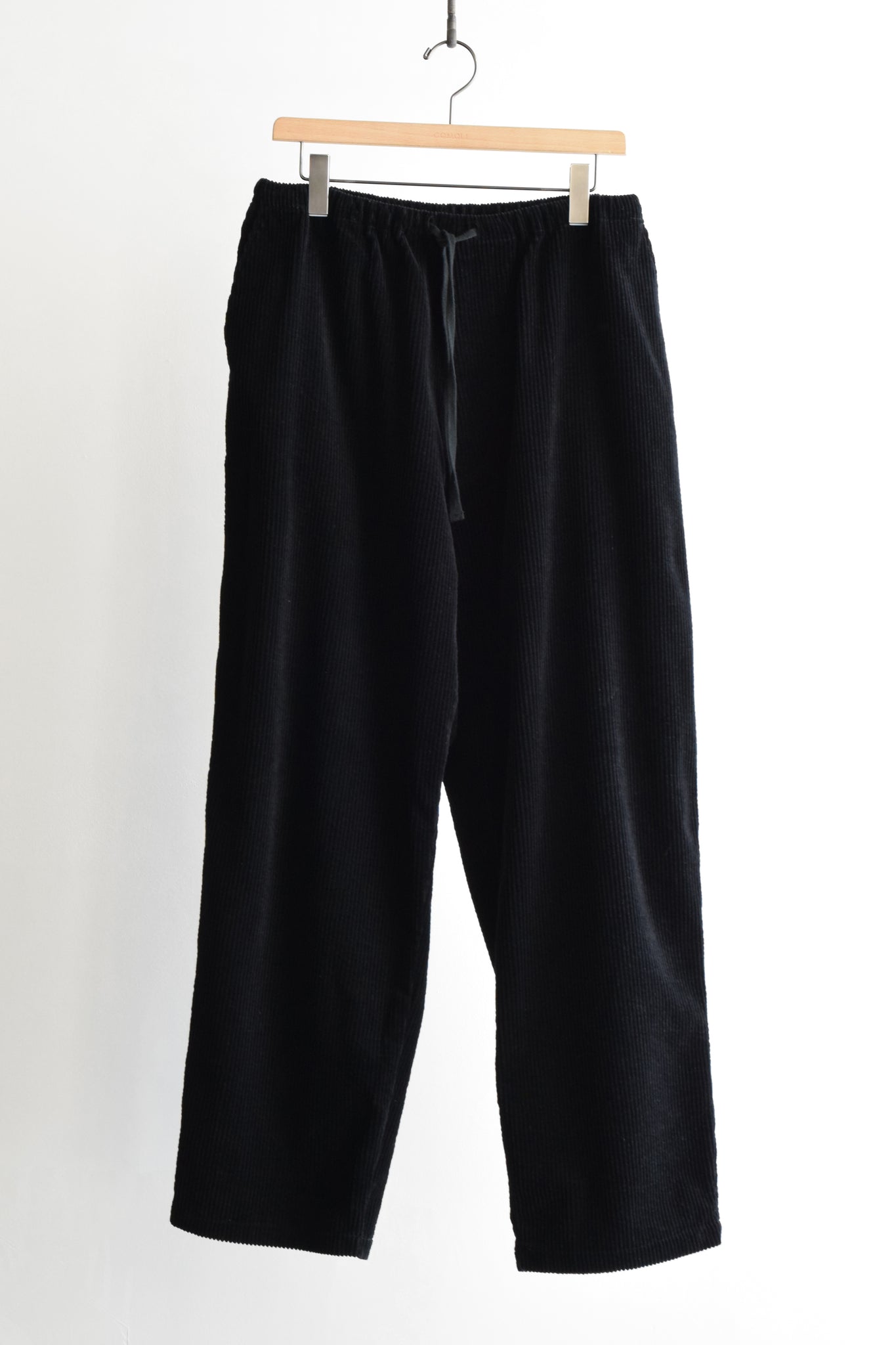 COMOLI "Corduroy Drawstring Pants / BLACK"