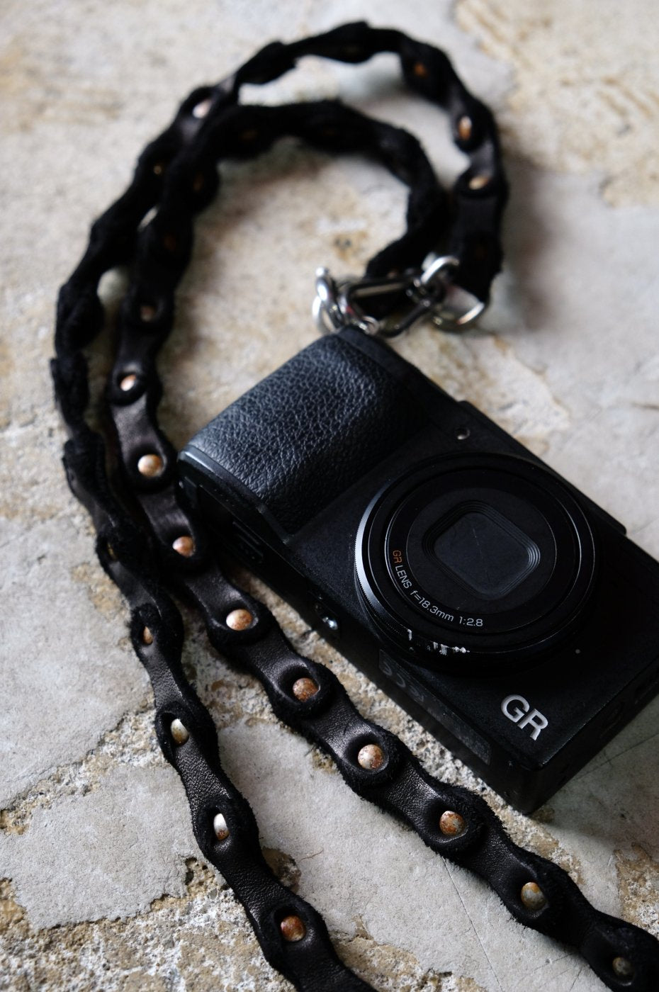 GUIDI ”LOCALERS Exclusive HB05 LEATHER CAMERA STRAP / BLACK