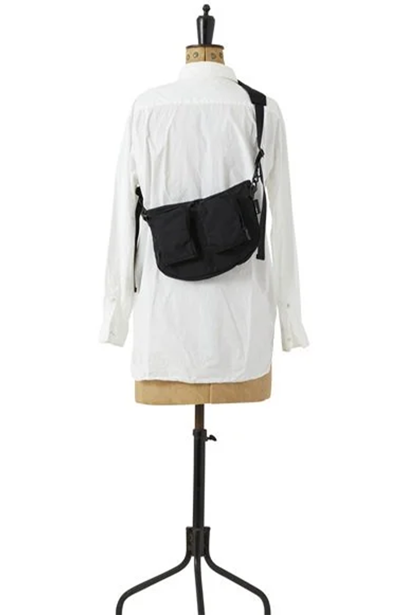 アミアカルヴァ　ギャバジン　ボディバック　Sサイズ　ブラック　定価22000 アミアカルヴァ ギャバジン ボディバック Sサイズ ブラック 定価