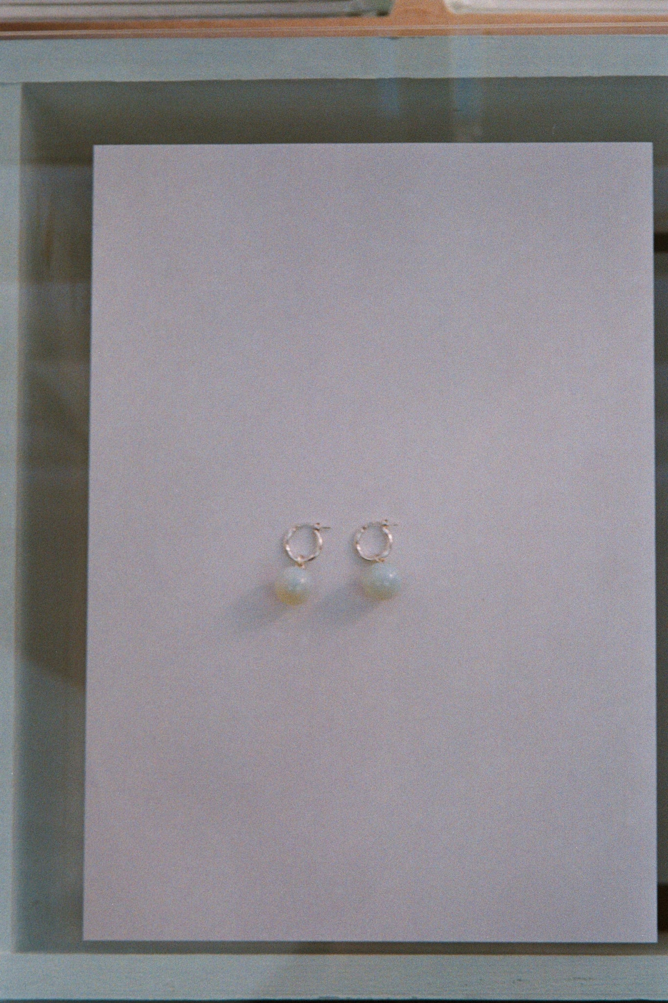 Sisi Joia "LOAR EARRINGS / OPALINE WHITE"