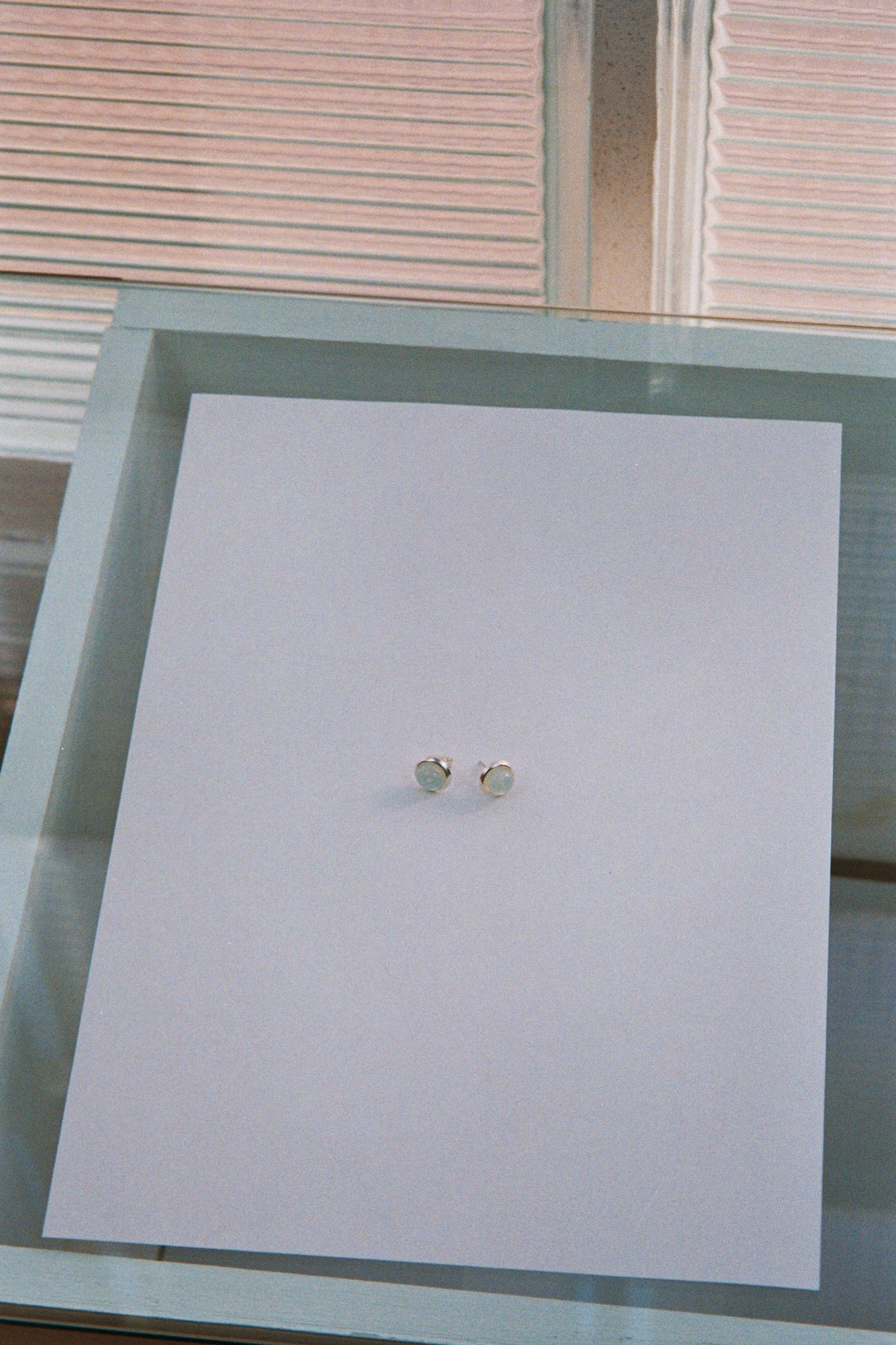 Sisi Joia "ANNIE EARRINGS / OPALINE WHITE"