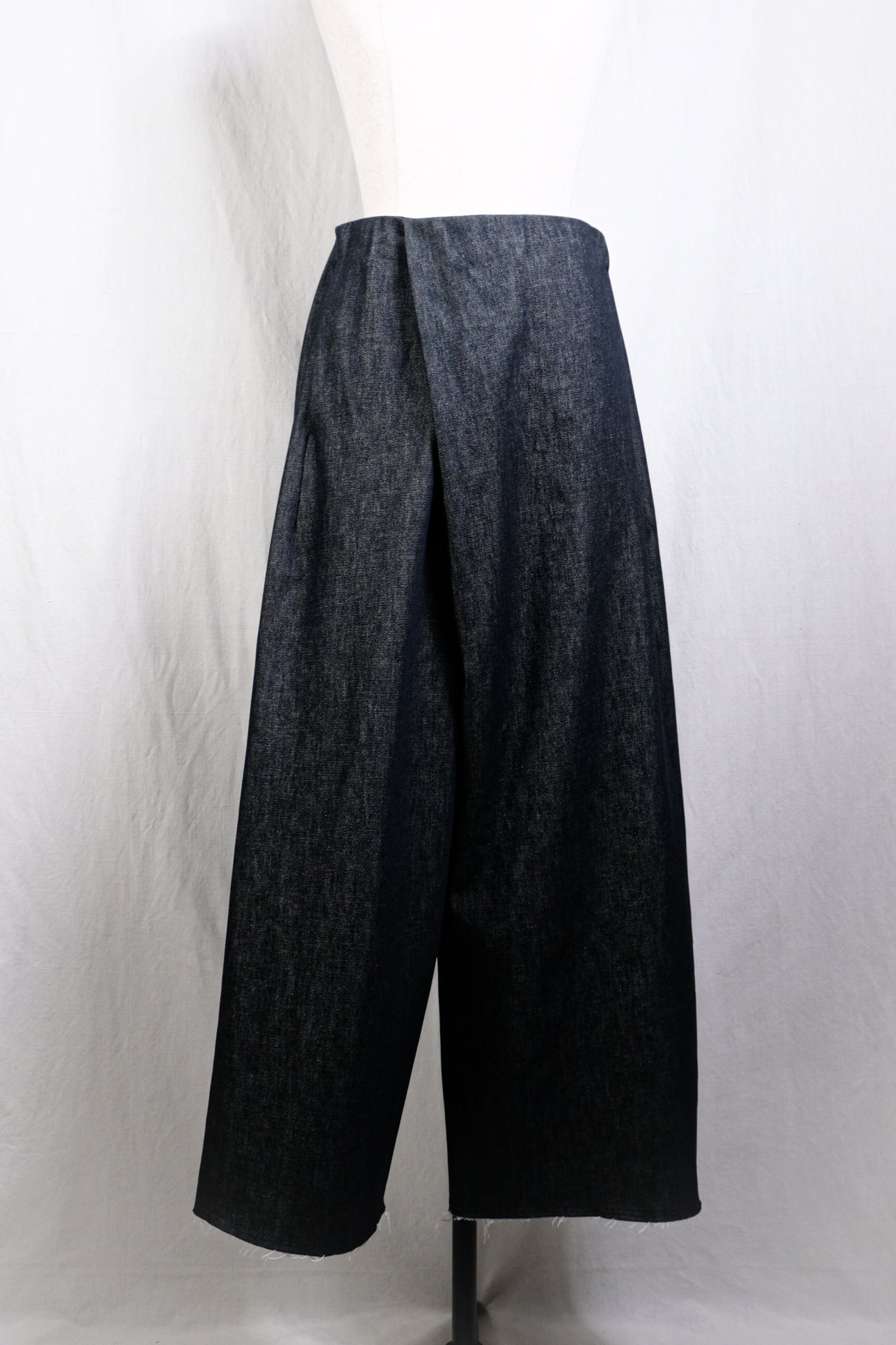 GABRIELA COLL GARMENTS " NO.310 CROSSED TROUSERS L1/ BLACK DENIM"