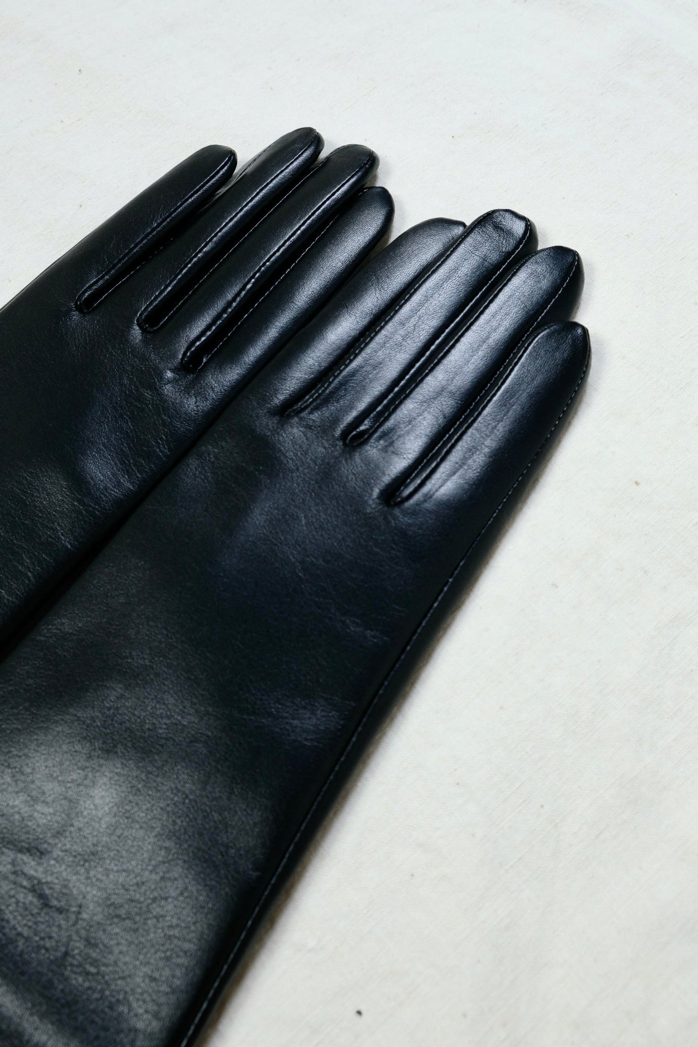 Mame Kurogouchi Plain Leather Gloves - www.fountainheadsolution.com