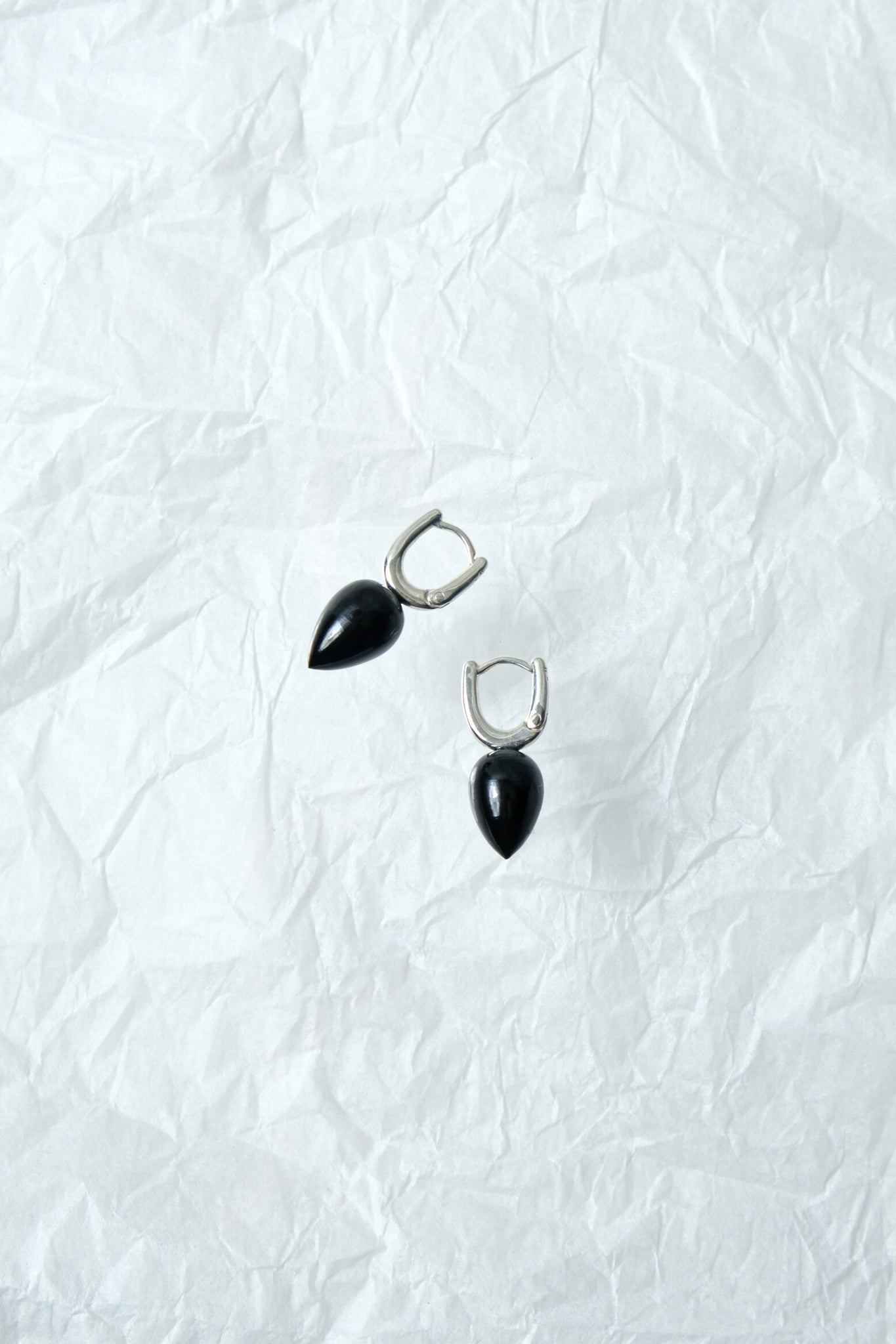 R.ALAGAN "DEWDROP STONE HOOPS / ONYX"