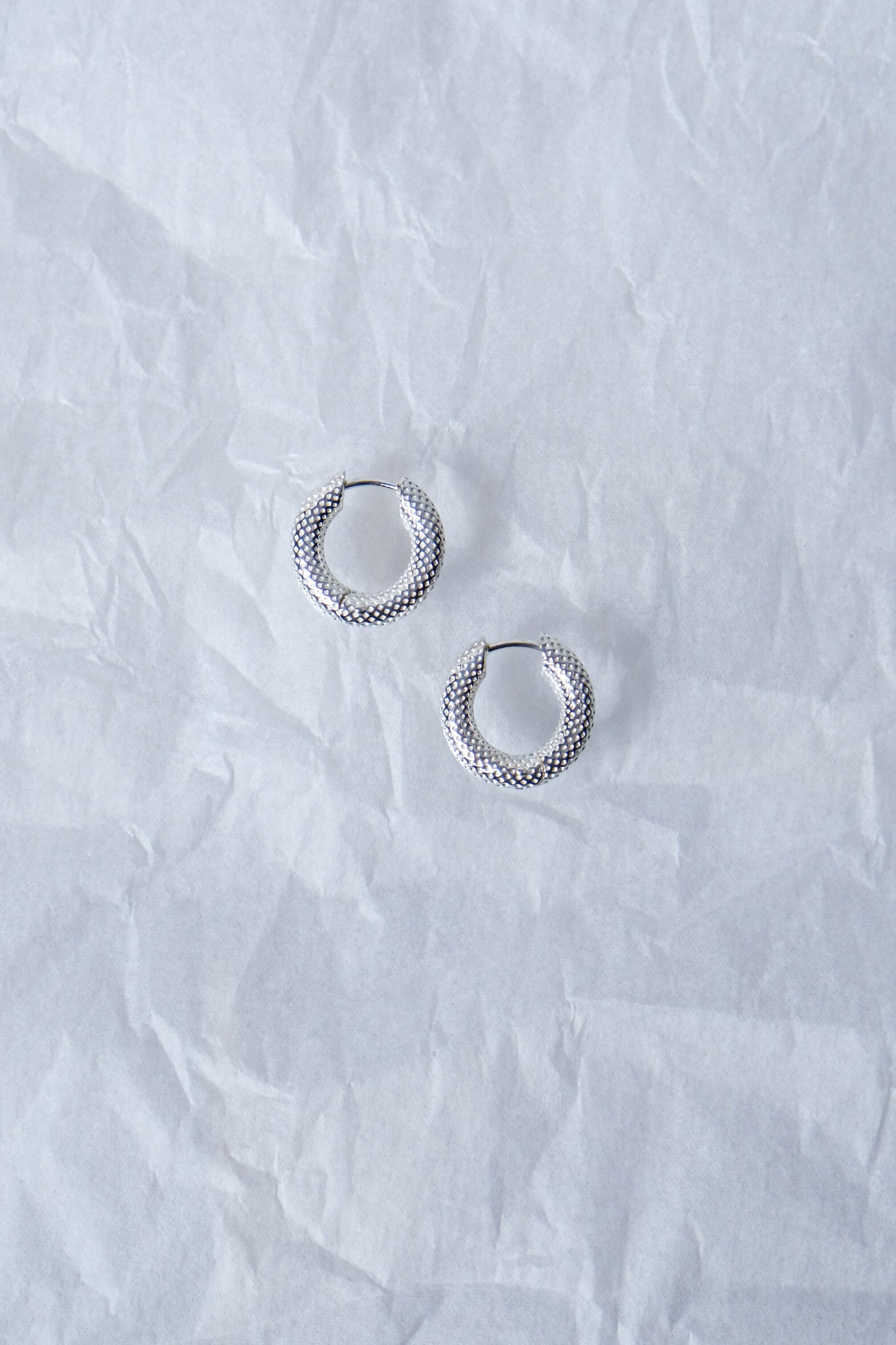 R.ALAGAN -TINY DOT HOOPS-SILVER-