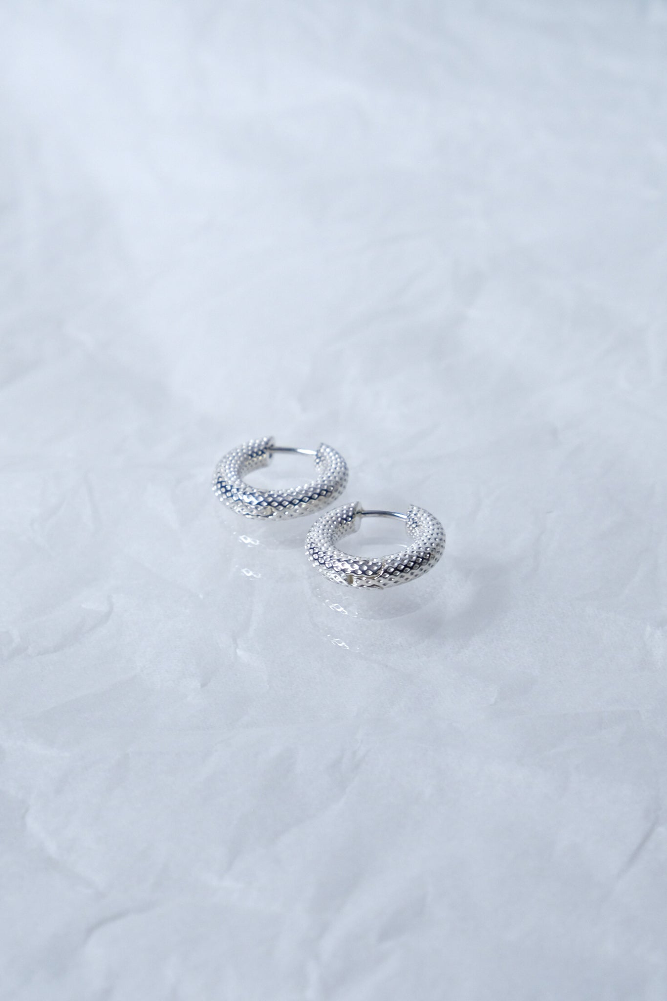 R.ALAGAN -TINY DOT HOOPS-SILVER- – LOCALERS