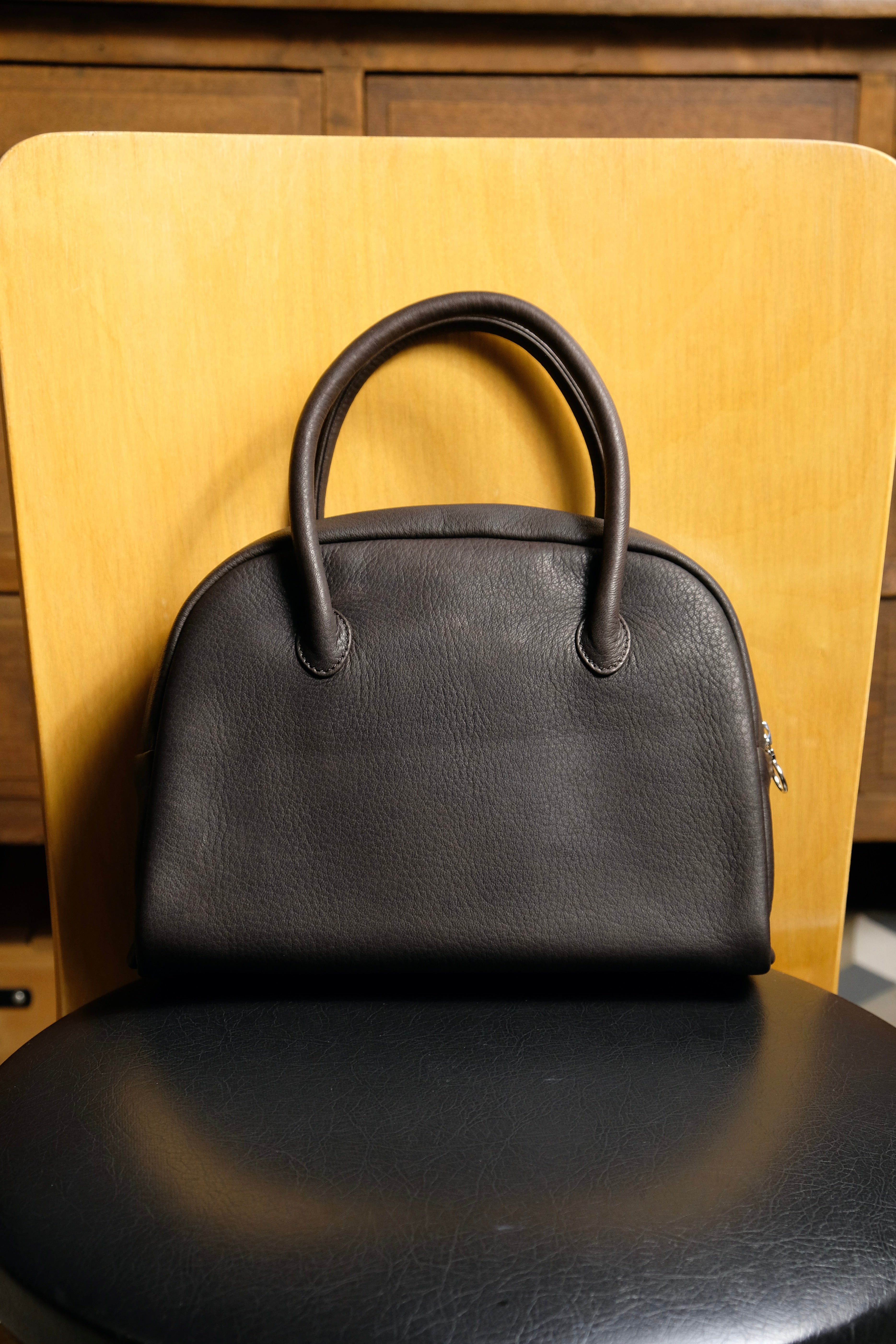 Aeta カウレザー ラウンドマットブラック Aeta – LOCALERS