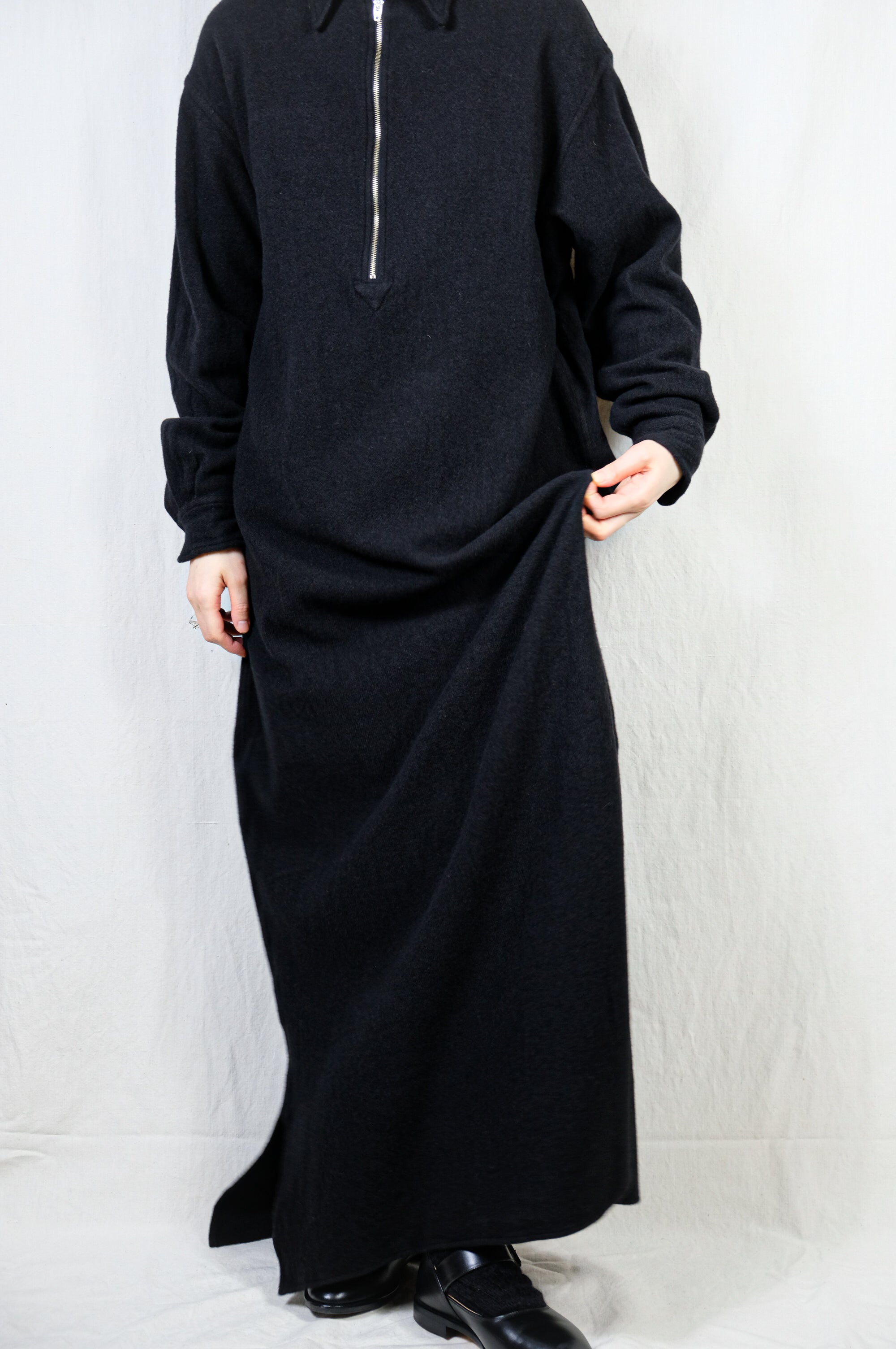 縮絨ウール ハーフジップワンピース　コモリ COMOLI ''縮絨ウール ハーフジップワンピース'' (BLACK) – THE