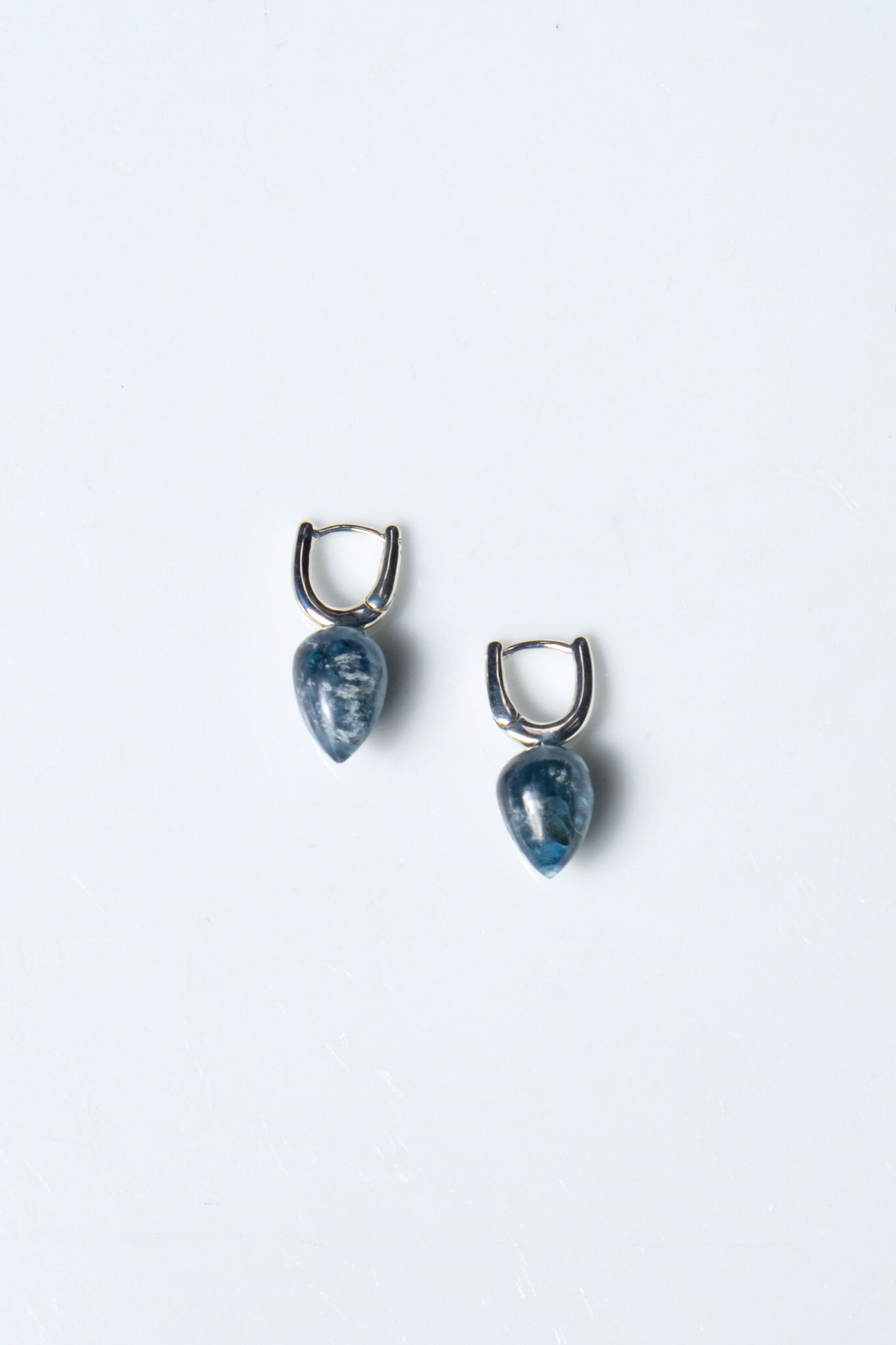 R.ALAGAN "DEWDROP STONE HOOPS / KAYANITE"