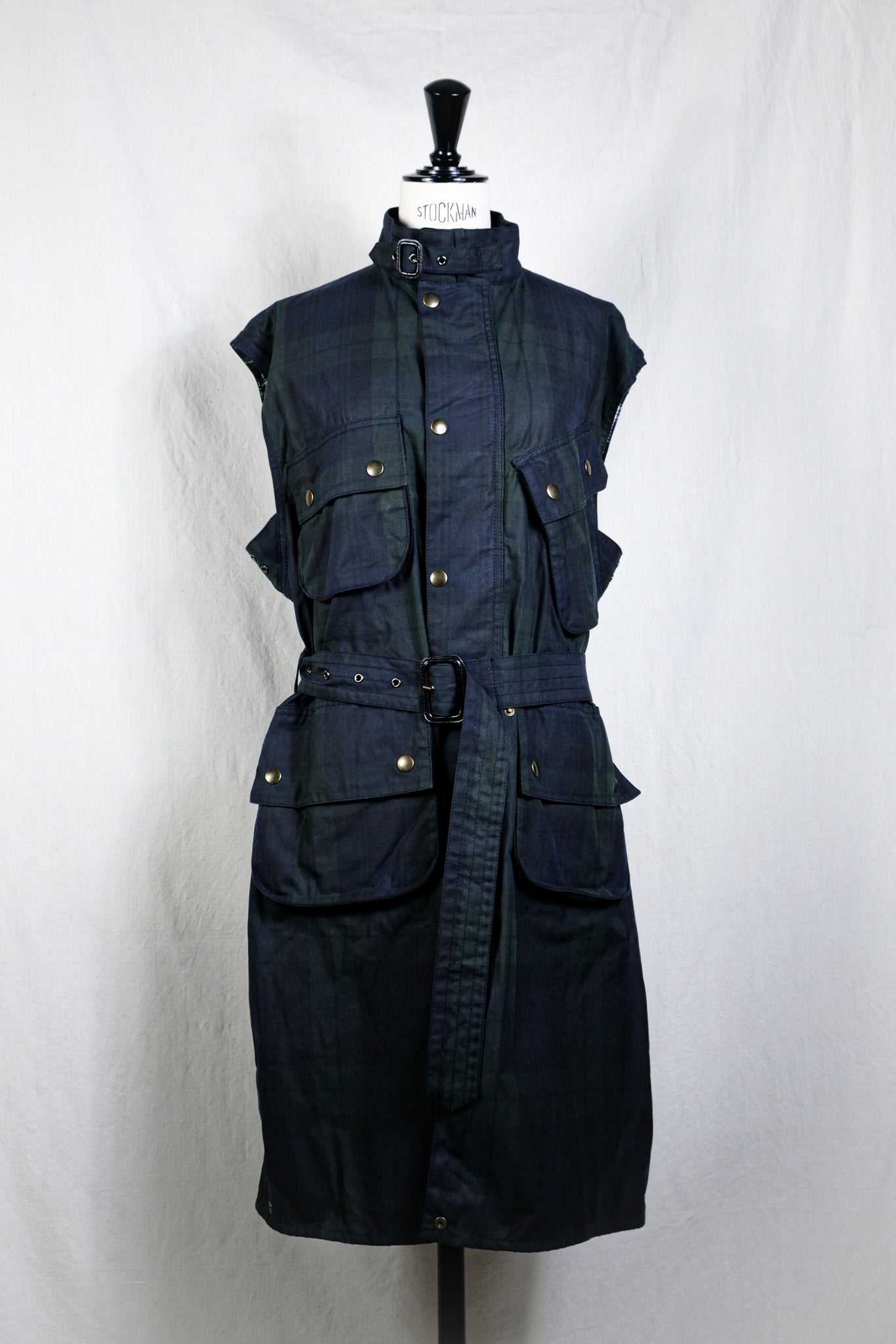 FUMIKA_UCHIDA "OILED TARTAN PLAID SLEEVELESS HUNTER COAT / DARK NAVY"