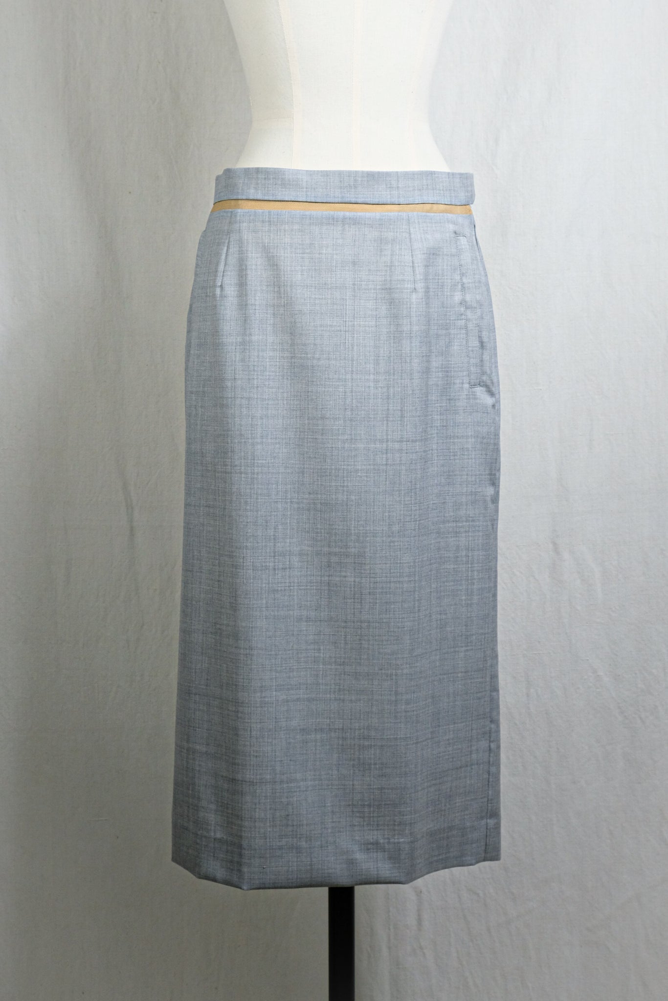 FUMIKA_UCHIDA "ZIPPED BACK SLIT MIDI SKIRT / LIGHT GREY"