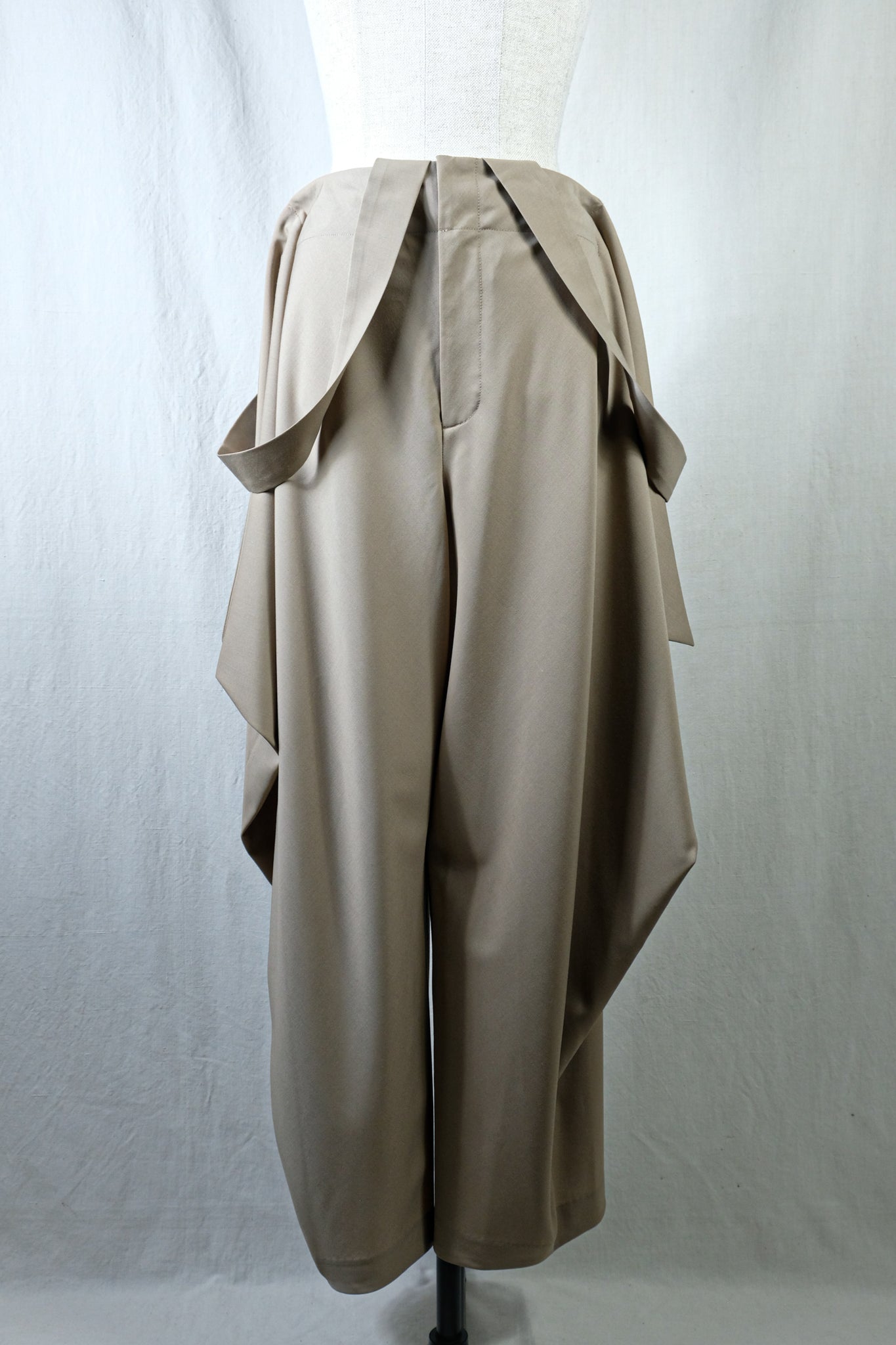 CURRENTAGE "KNOTS STRAP PANTS / BEIGE"