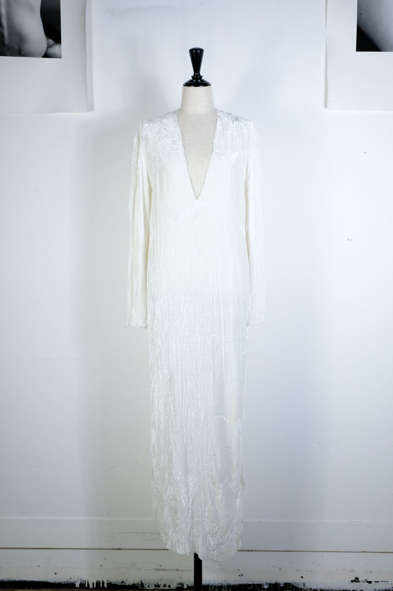 Gabriela Coll Garments "NO.125 CRUSHED VELVET LONGSLEEVE DRESS / WHITE"