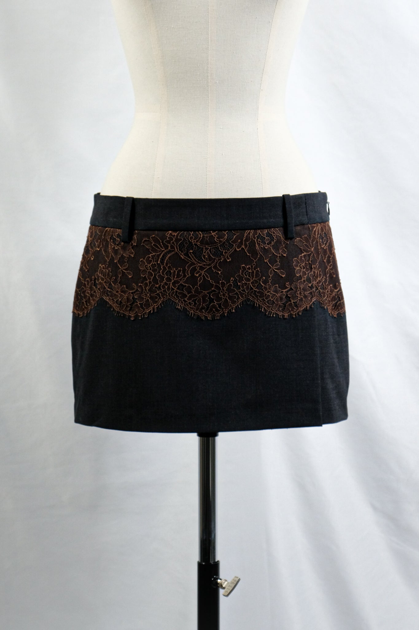 FUMIKA_UCHIDA "SUITING LACE WAIST MINI SKIRT / CHARCOAL / BROWN"