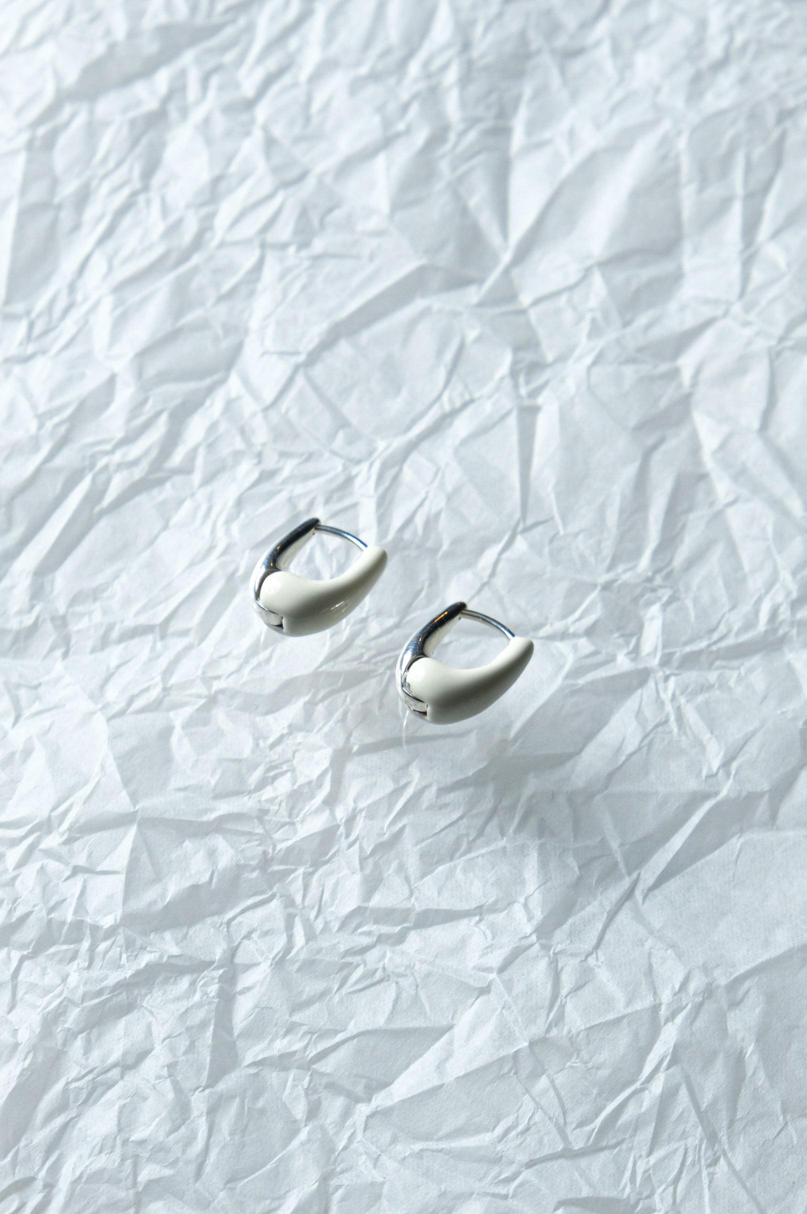 【 R.ALAGAN 】DIPPED TINYTINY PUFFY HOOPS DSCF7133_1614x.jpg?v=1707809006