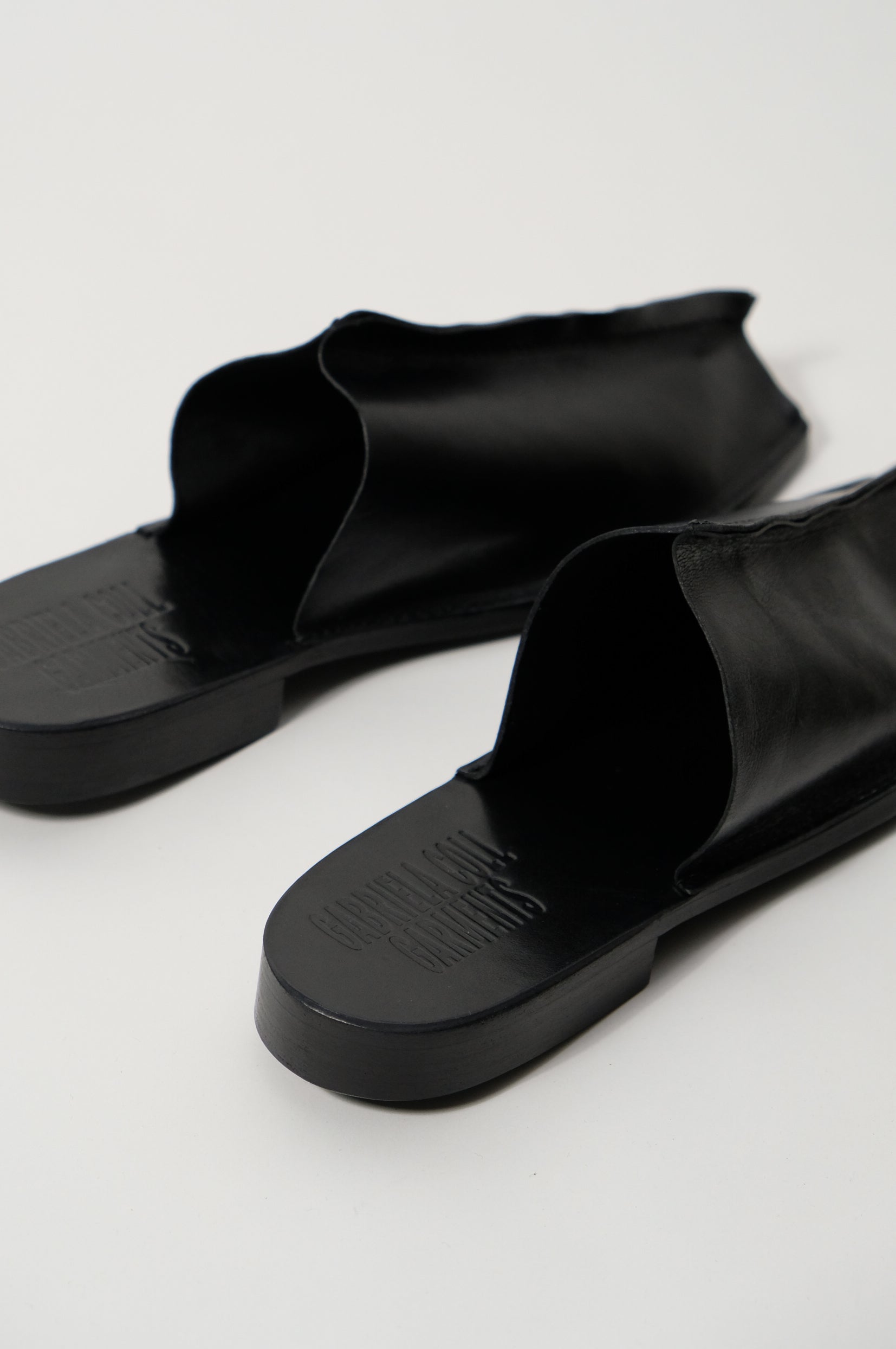 極美品【GABRIELA COLL GARMENTS】BABOUCHE Gabriela Coll Garments Tan No.7 Babouche Sandals Gabriela Coll