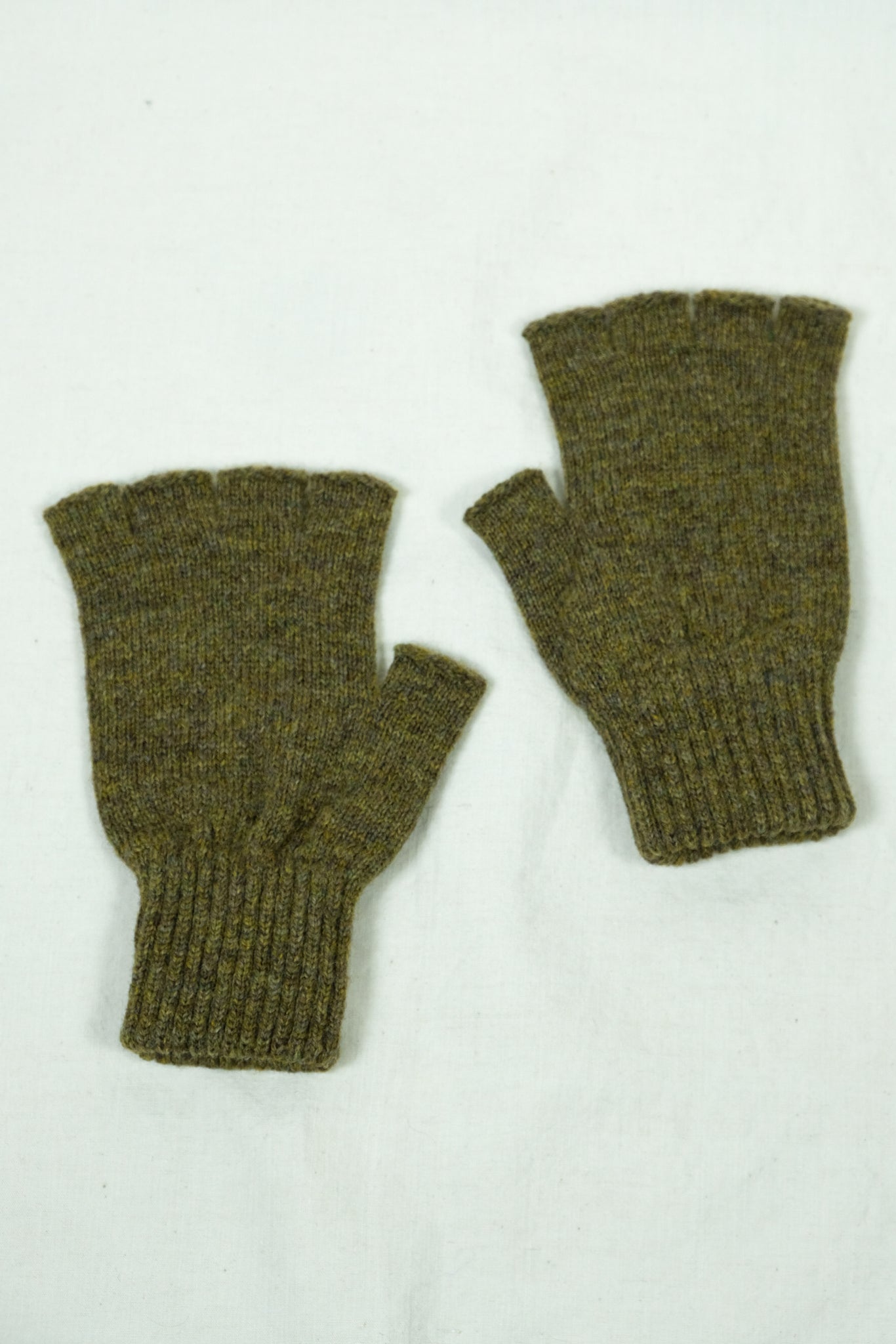 FUMIKA_UCHIDA " SHETLAND FINGERLESS GLOVES / KHAKI"