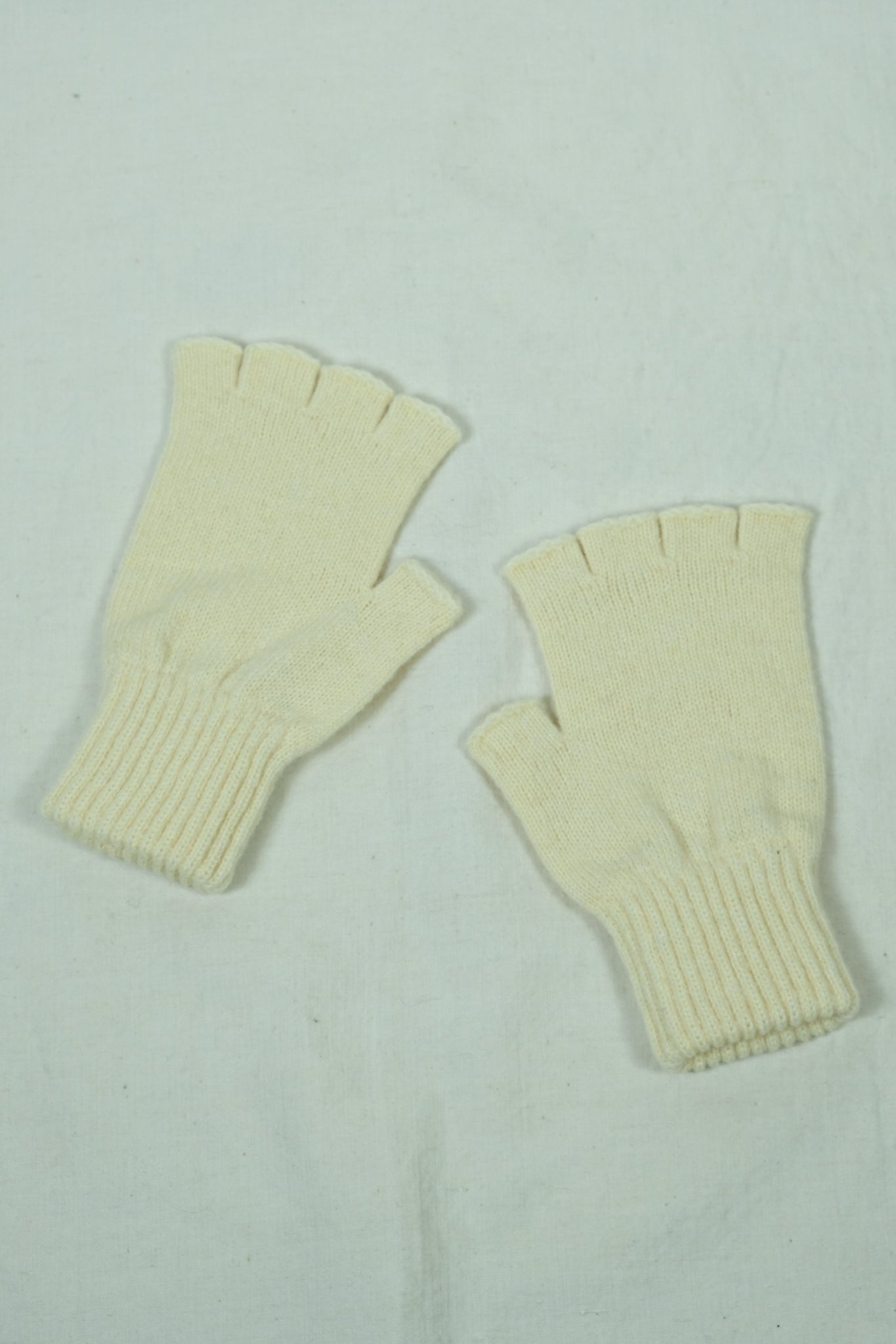 FUMIKA_UCHIDA " SHETLAND FINGERLESS GLOVES / IVORY"