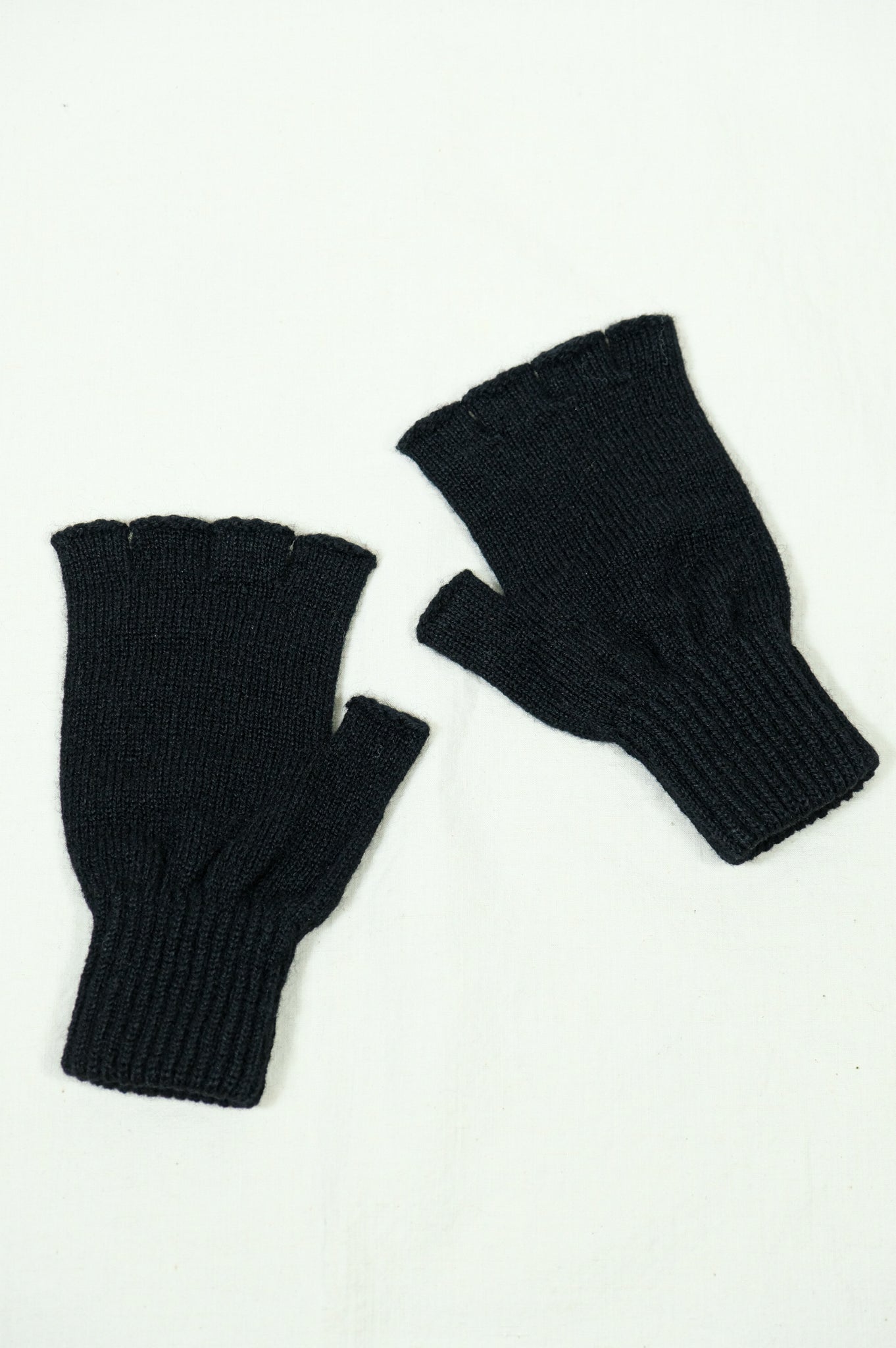 FUMIKA_UCHIDA " SHETLAND FINGERLESS GLOVES / BLACK"