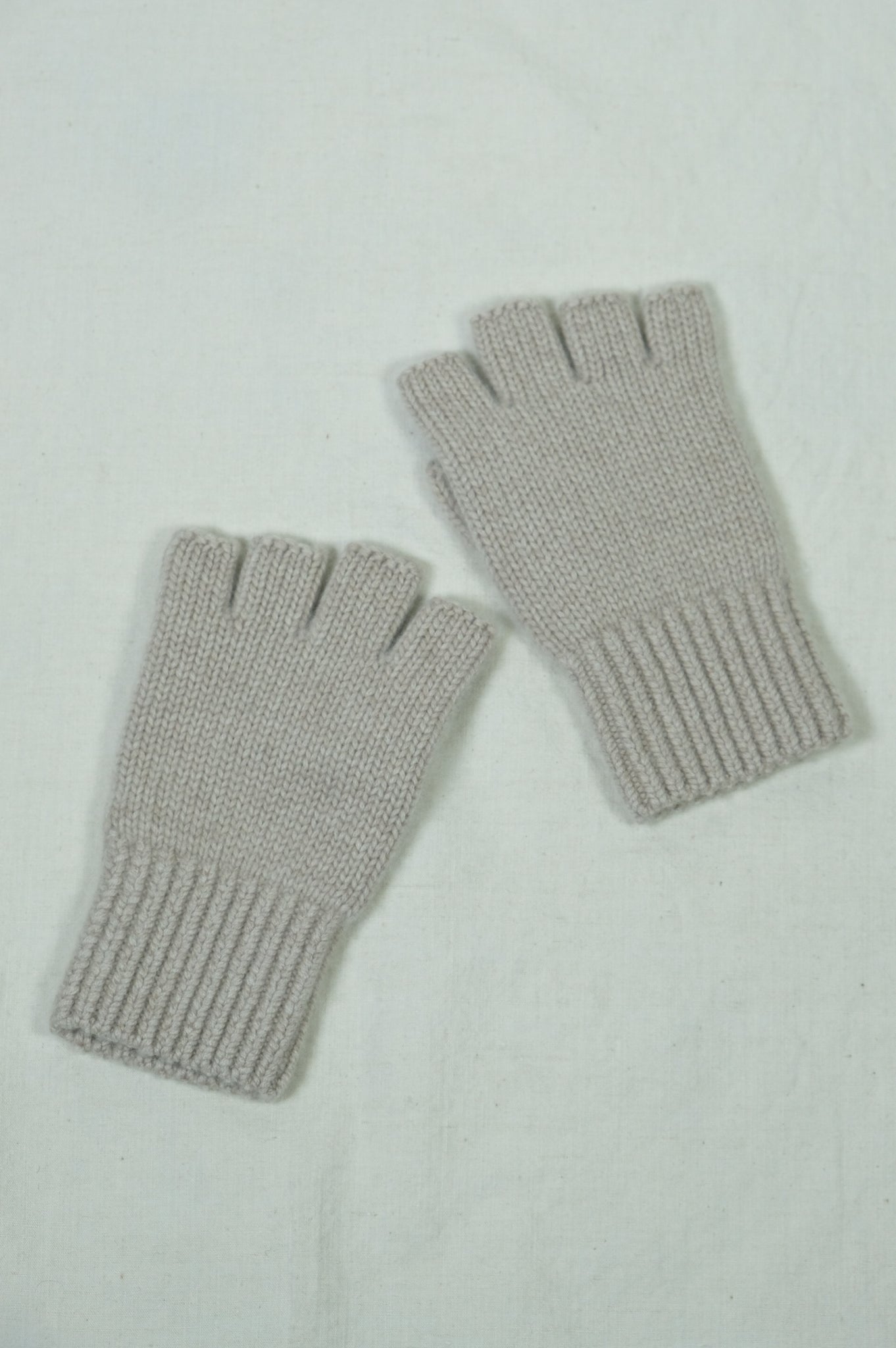 PICEA "BABY CASHMERE OPEN FINGER GLOVES / BEIGE"