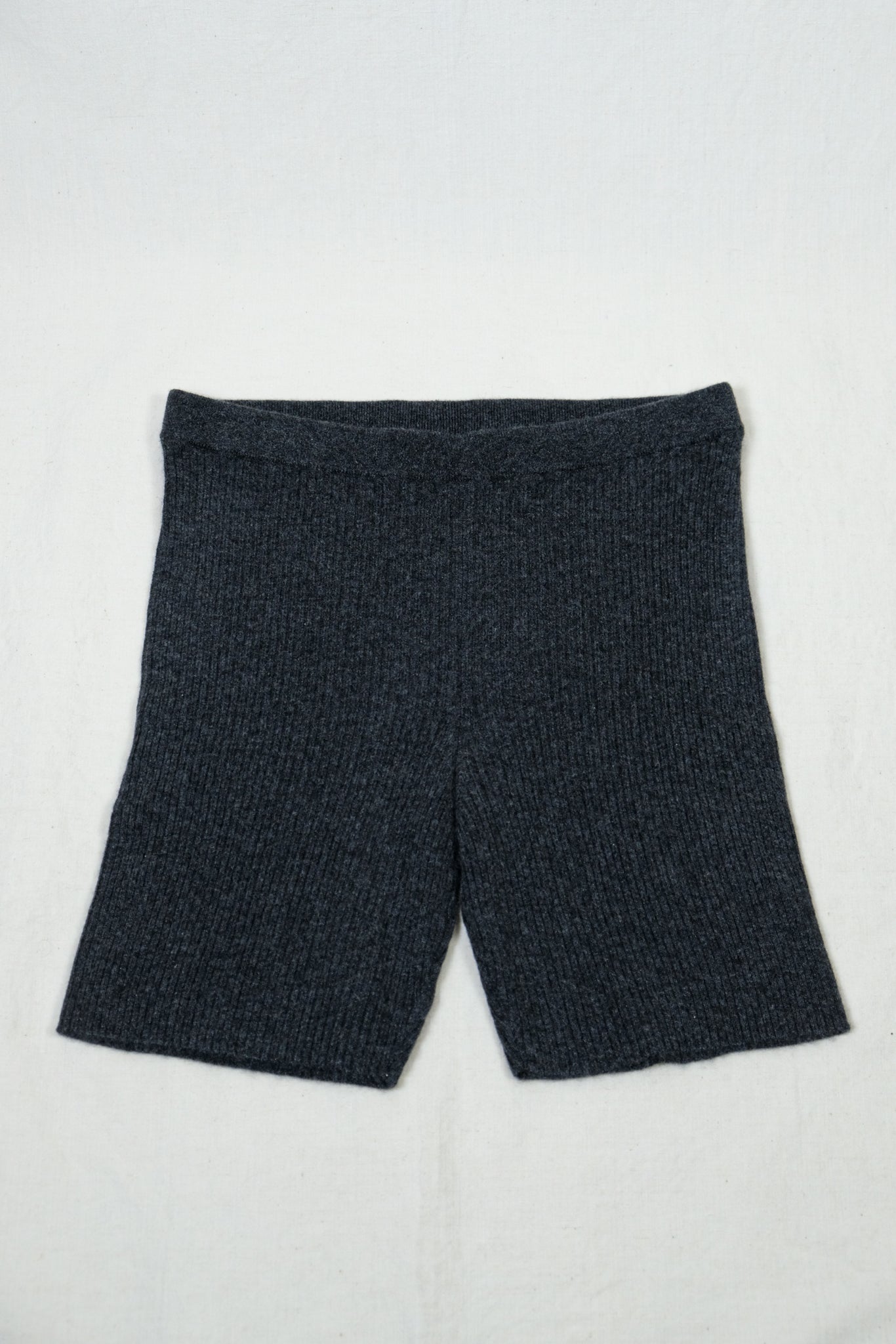 PICEA "BABY CASHMERE RIB SHORTS / CHARCOAL"