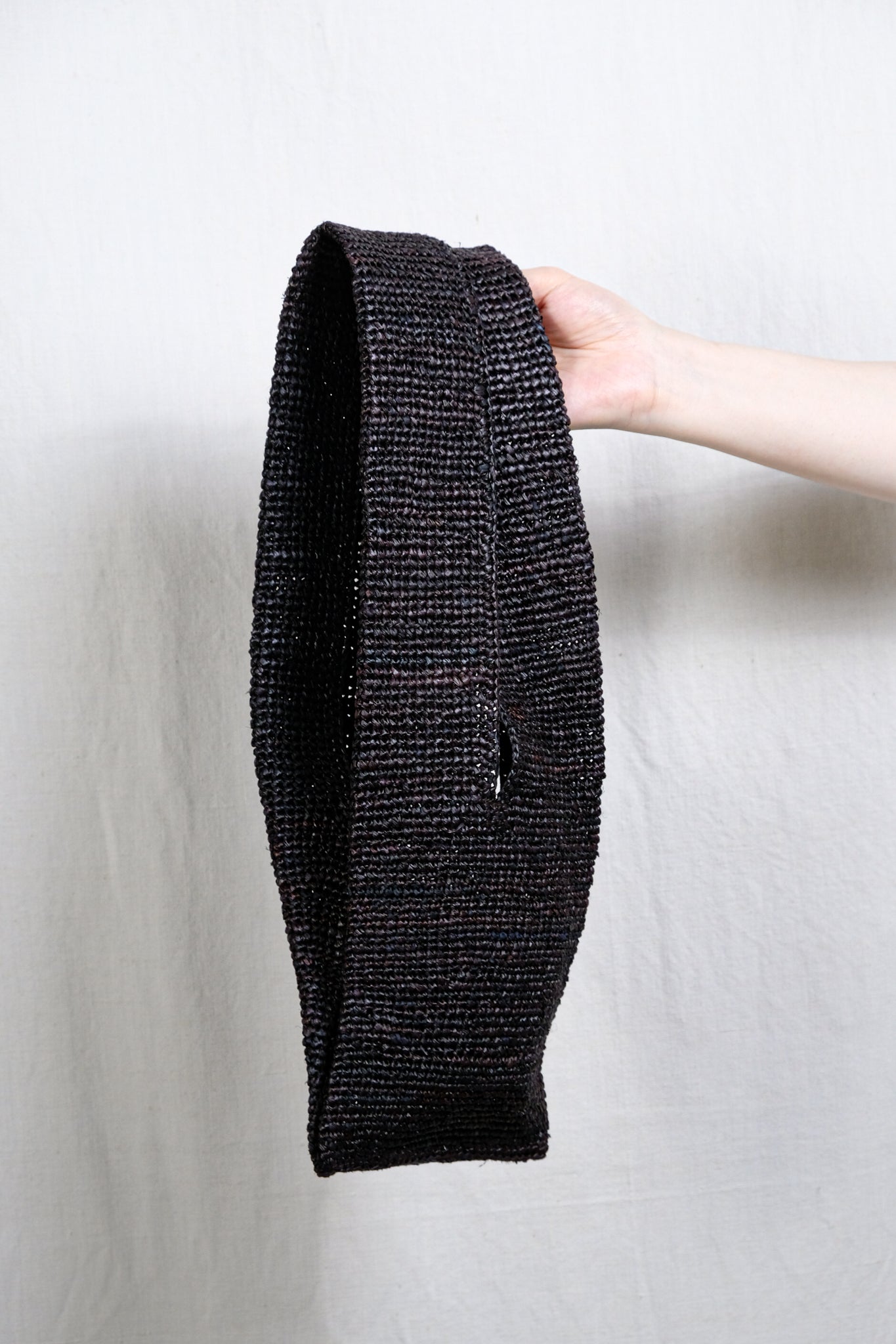 seya. "MINI RAFFIA BAG / RUST"