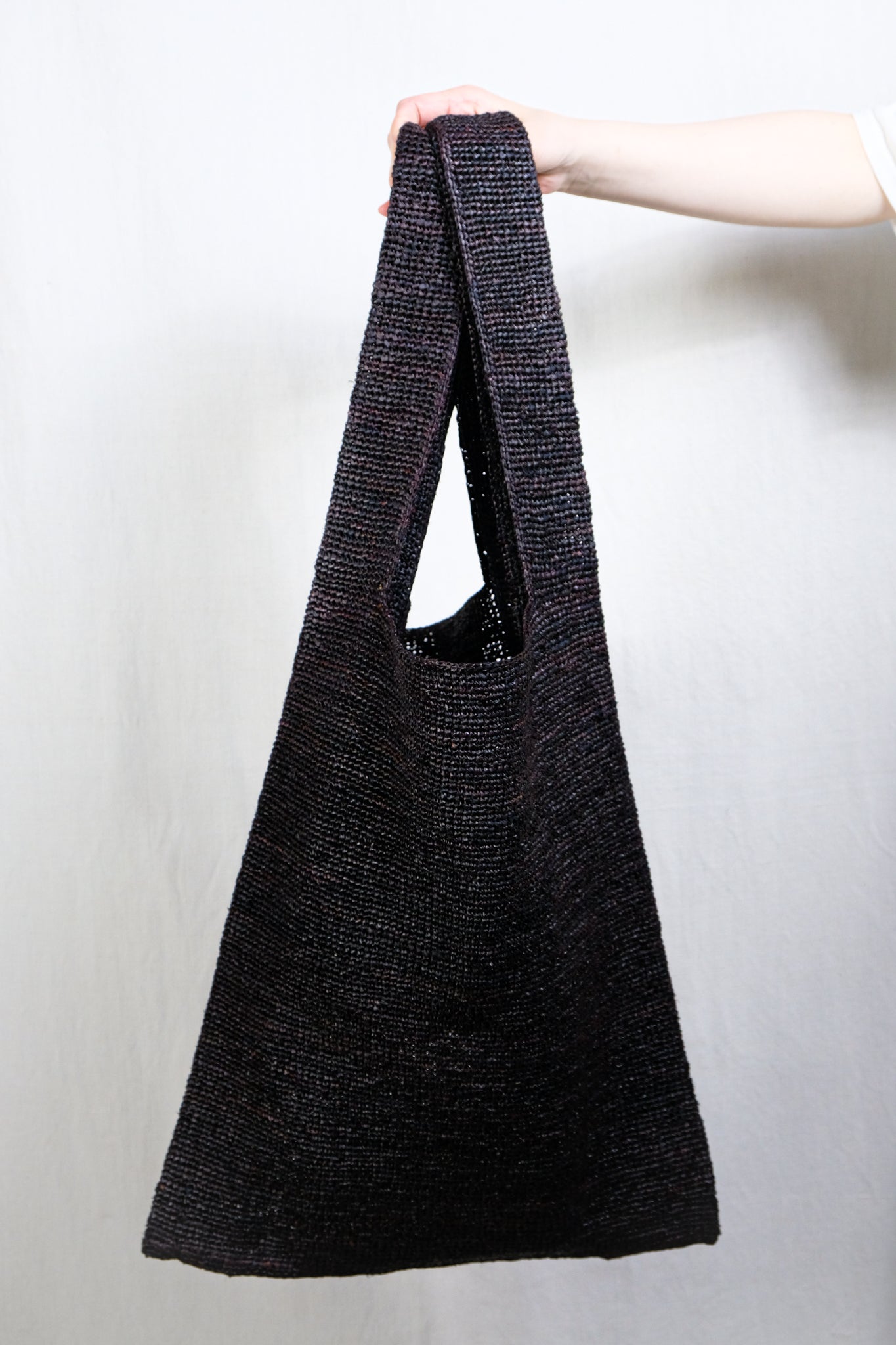 seya. "RAFFIA SHOPPING BAG / RUST"
