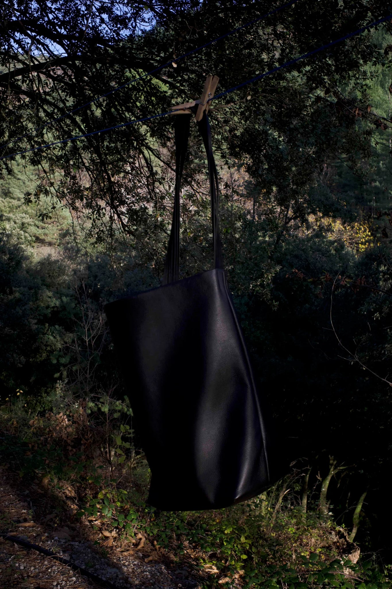 seya. "ISAAC REINA X SEYA  MULTI HANDLE HOBO / LARGE / BLACK"
