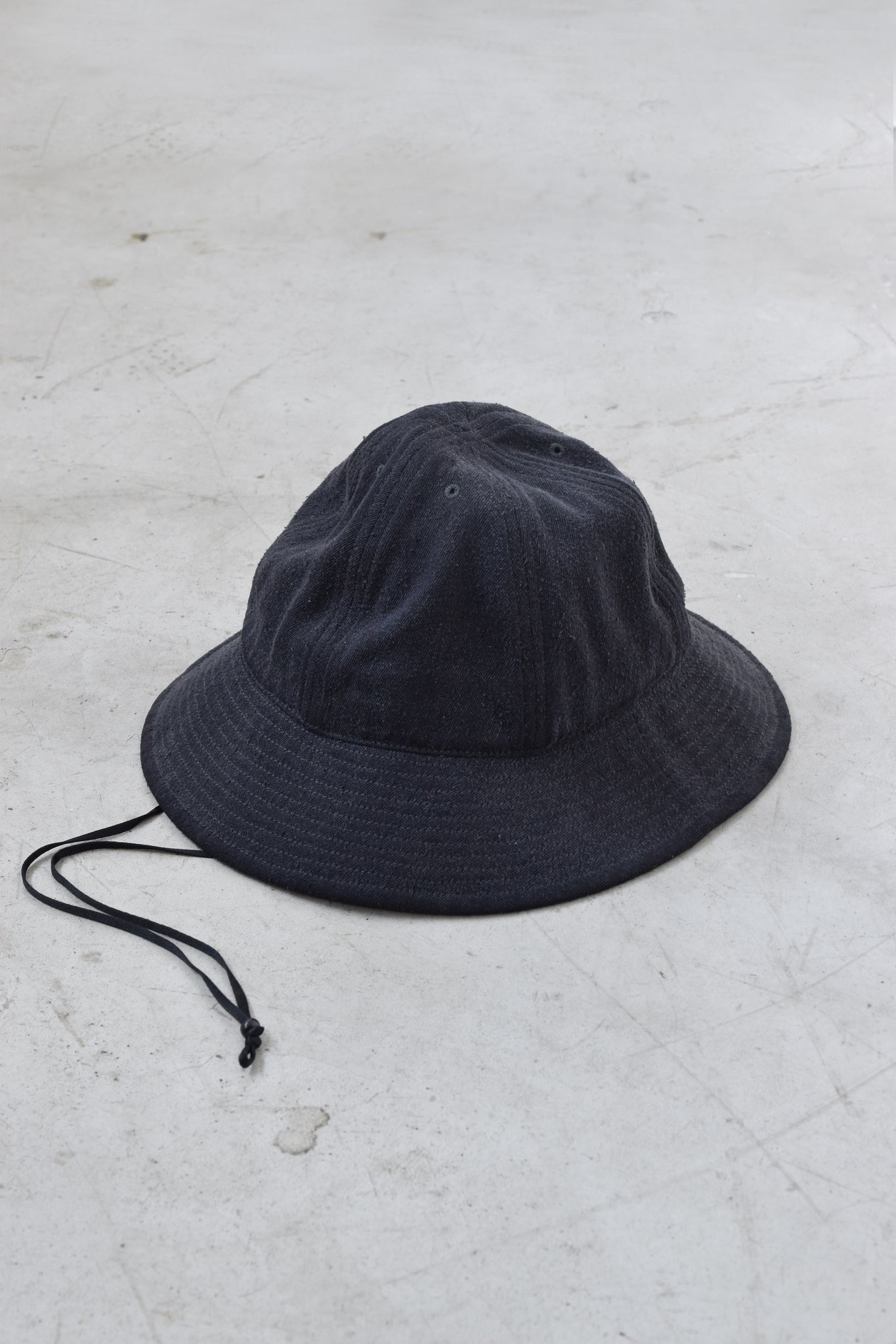 COMOLI "Silk nap hat / BLACK"