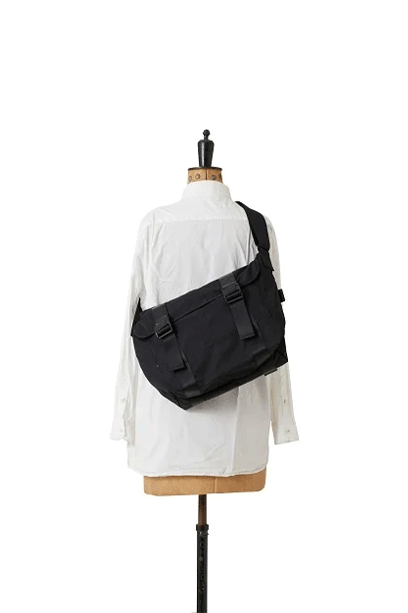 アミアカルヴァGABARDINE MESSENGER BAG Mサイズ アミアカルヴァ アミアカルヴァGABARDINE MESSENGER BAG Mサイズ アミアカルヴァ