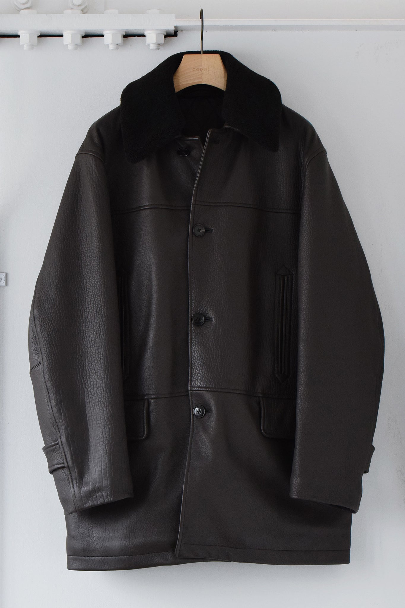COMOLI "Sheep grain leather coat / BROWN"