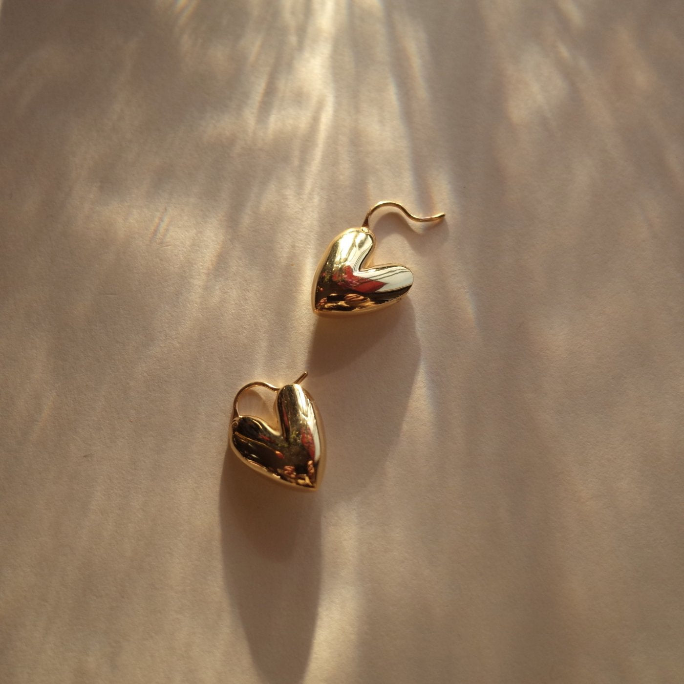 R.ALAGAN/TINY PUFFY HEART HOOPS(GOLD)-