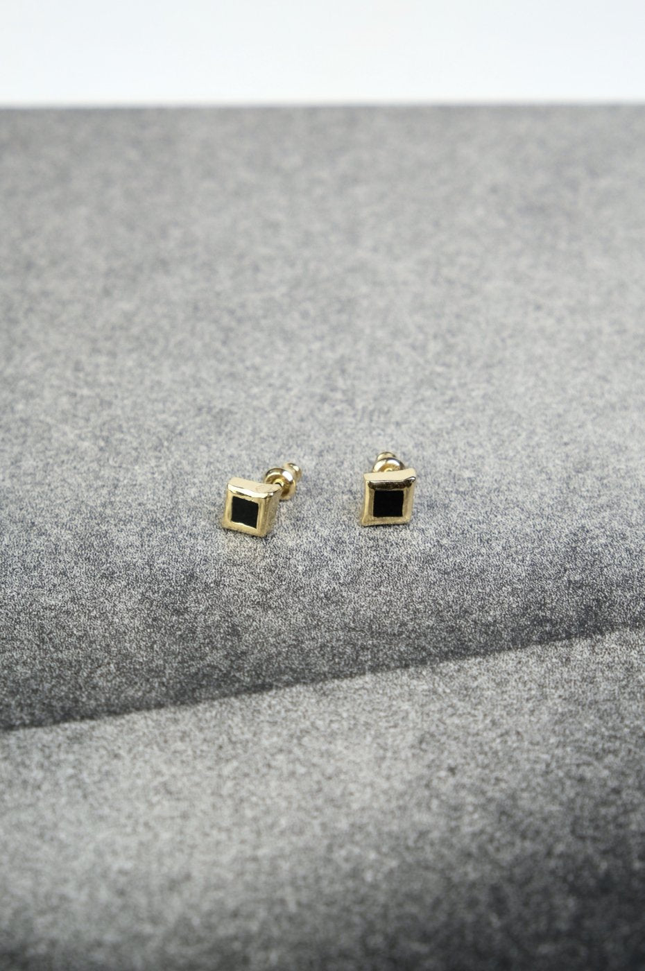 R.ALAGAN "TINY STONE STUDS/BLACK ONYX"